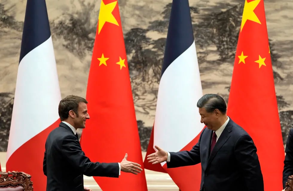 Imagen de archivo del día 06/04/2023 durante el encuentro entre el presidente de Francia, Emmanuel Macron, y su homólogo chino, Xi Jinping, en Pekín.