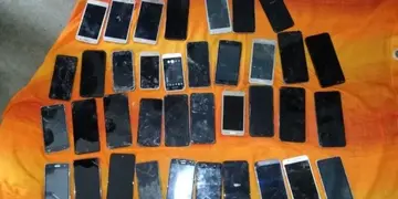 Hallaron un “nido” de celulares en una cárcel en Santa Fe