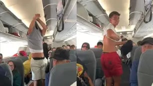 Subió al avión con toda su ropa encima para no pagar por el exceso de equipaje