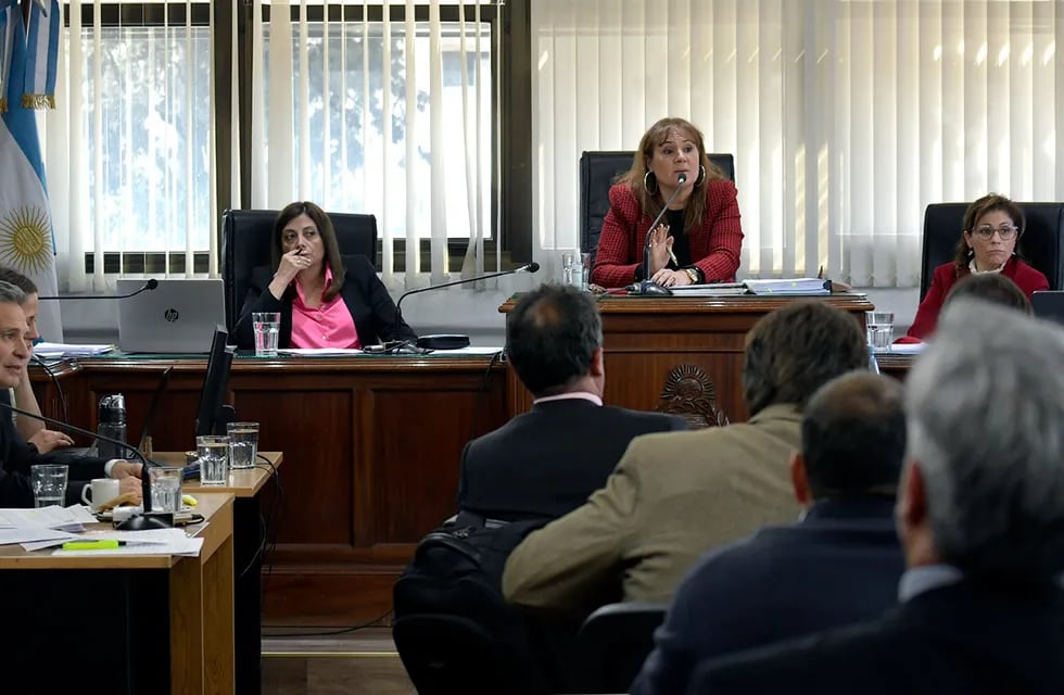 El Tribunal Federal encabezado por las juezas Gretel Diamante, María Carolina Pereira y Eliana Rattá. Foto: Orlando Pelichotti / Los Andes