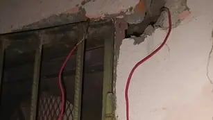Electrificaron la puerta de su casa para evitar robos
