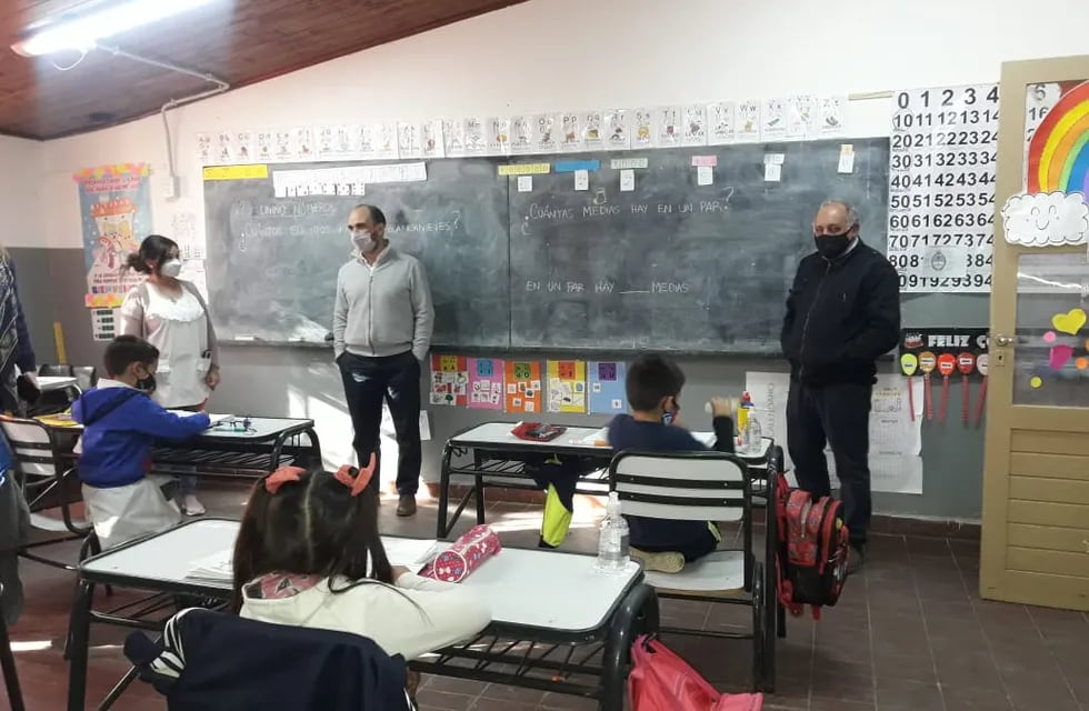 El Director General de Escuelas visitó algunos colegios del departamento de Junín. Foto: Gentileza / Prensa Gobierno de Mendoza