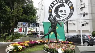 Estatua de Pelé en Santos 