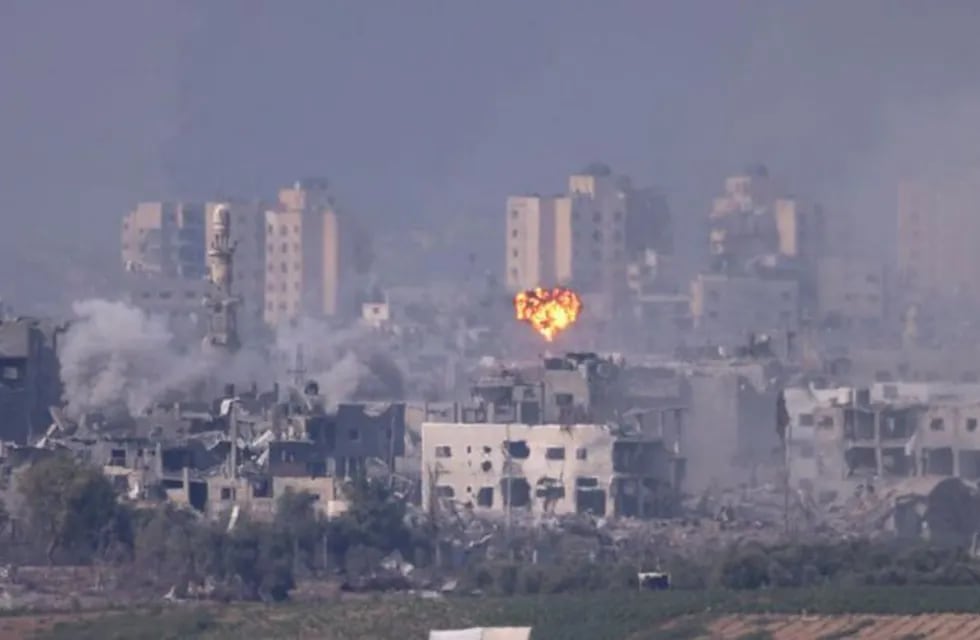 Ofensiva. Ayer Israel intensificó sus bombardeos sobre la Franja de Gaza. Foto: BBC