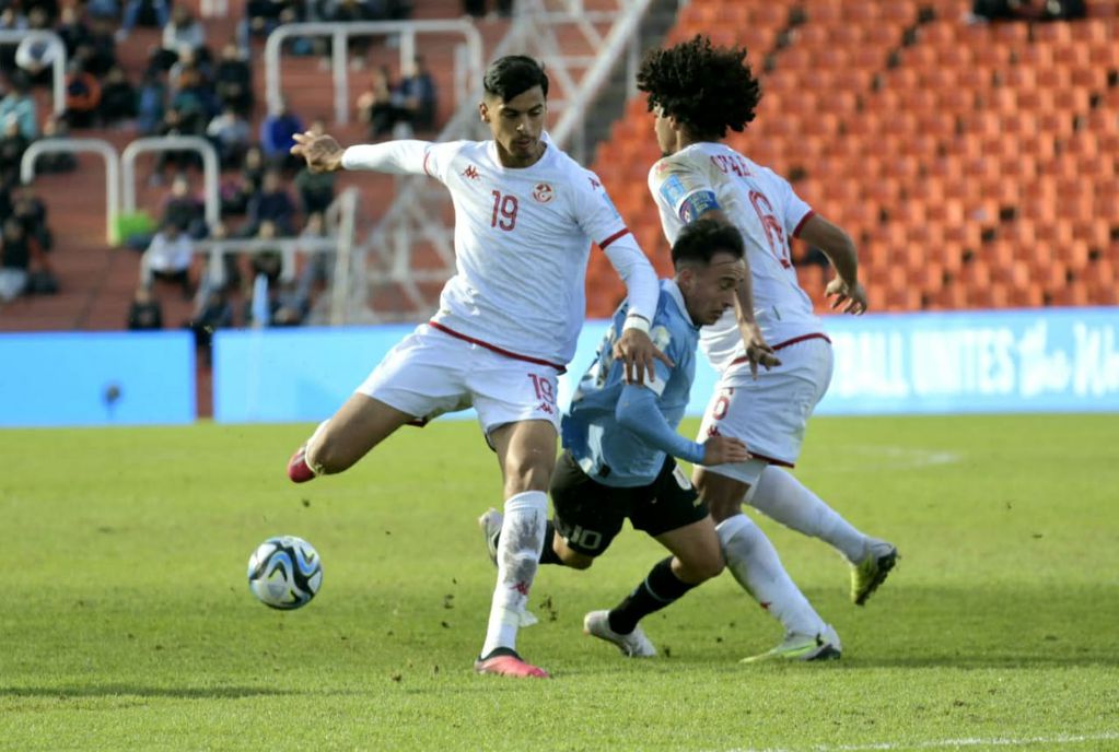 En la definición del Grupo E, Uruguay se mide con Túnez en el estadio Malvinas Argentinas. / Orlando Pelichotti (Los Andes).