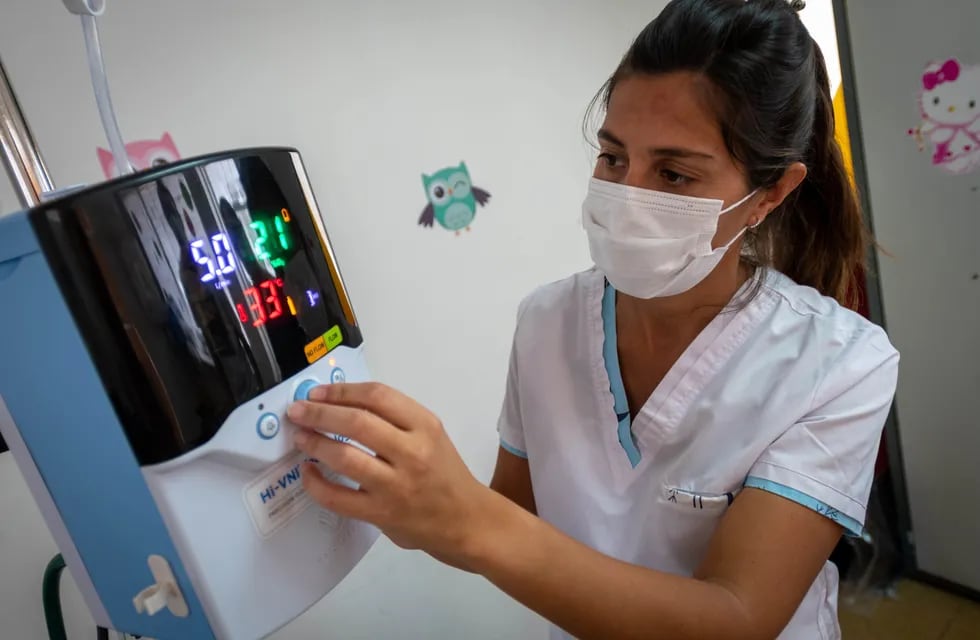 Los hospitales de Mendoza ya aplican el tratamiento de alto flujo en pacientes con Covid-19, este evita tener que entubar a la persona / Ignacio Blanco