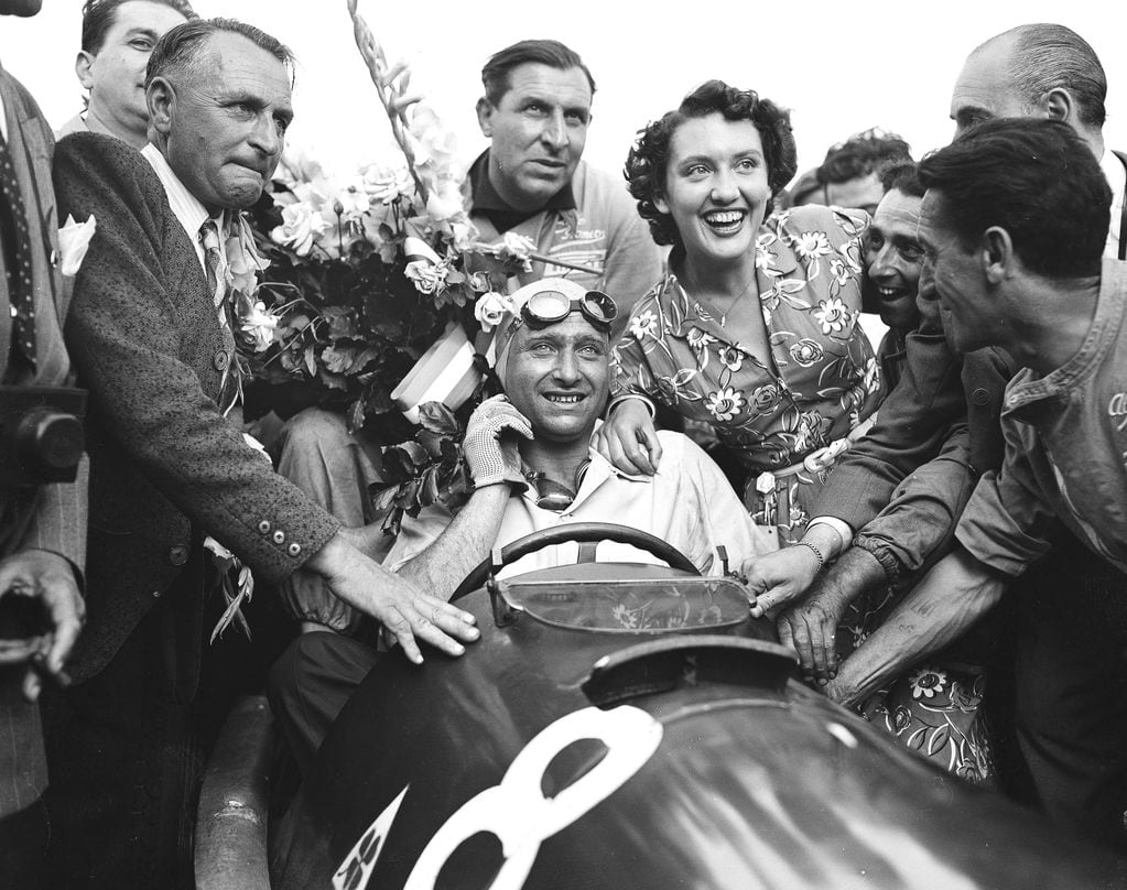 El argentino Juan Manuel Fangio, una de las mayores glorias de la historia de la Fórmula 1, con cinco coronas: 1951, 1954, 1955, 1956 y 1957. (Foto: AP)