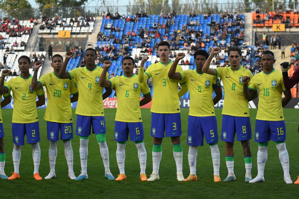 La formación de Brasil en el marco de la goleada a República Dominicana. / José Gutiérrez 