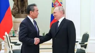 Wang Ji y Vladimir Putin