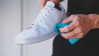 El secreto para que tus zapatillas blancas siempre luzcan como nuevas.