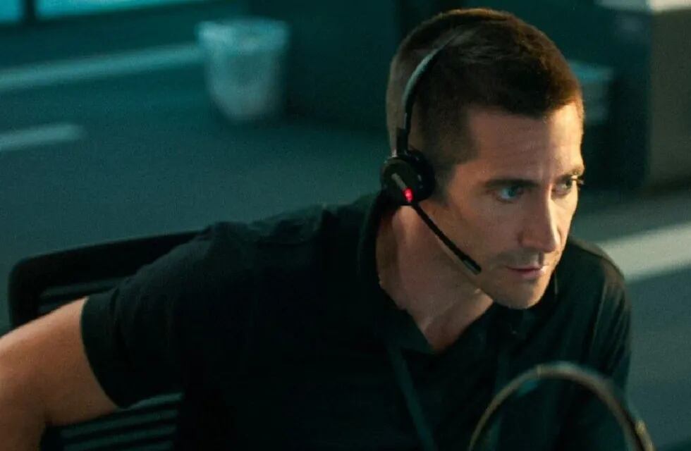 La nueva cinta de Jake Gyllenhaal sigue la historia de un operador de 911 que deberá resolver un secuestro.