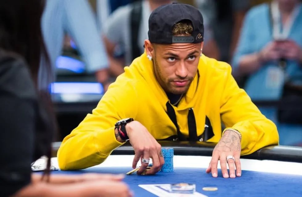 Neymar perdió un millón de euros en una partida de poker online.