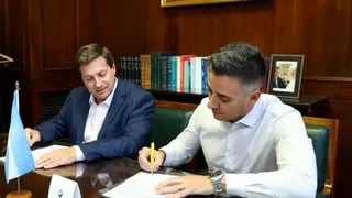 el intendente Marcos Calvente firmó un importante convenio de colaboración con la Subsecretaría de Defensa del Consumidor y Lealtad Comercial, dependiente de la Secretaría de Comercio y Minería del Ministerio de Economía de la Nación.