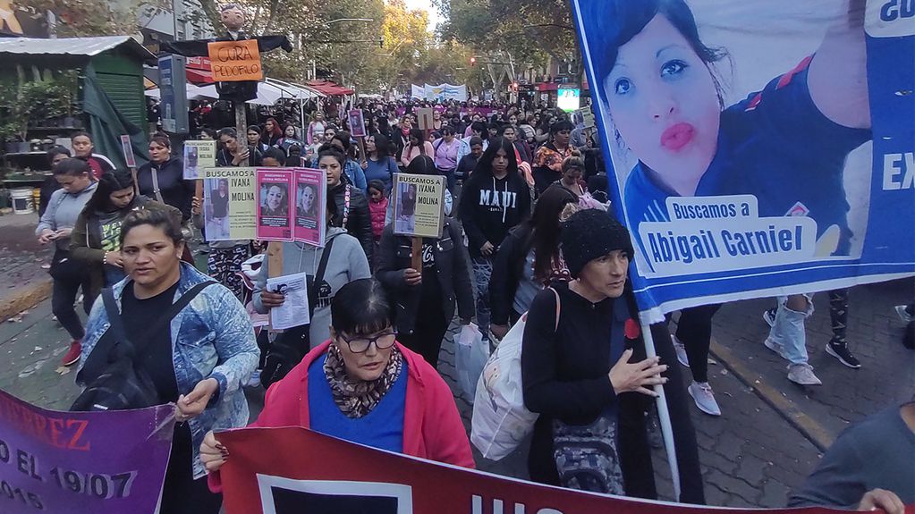 Marcha nacional por “Ni una menos”: Mendoza sigue de luto y el color negro es una consigna