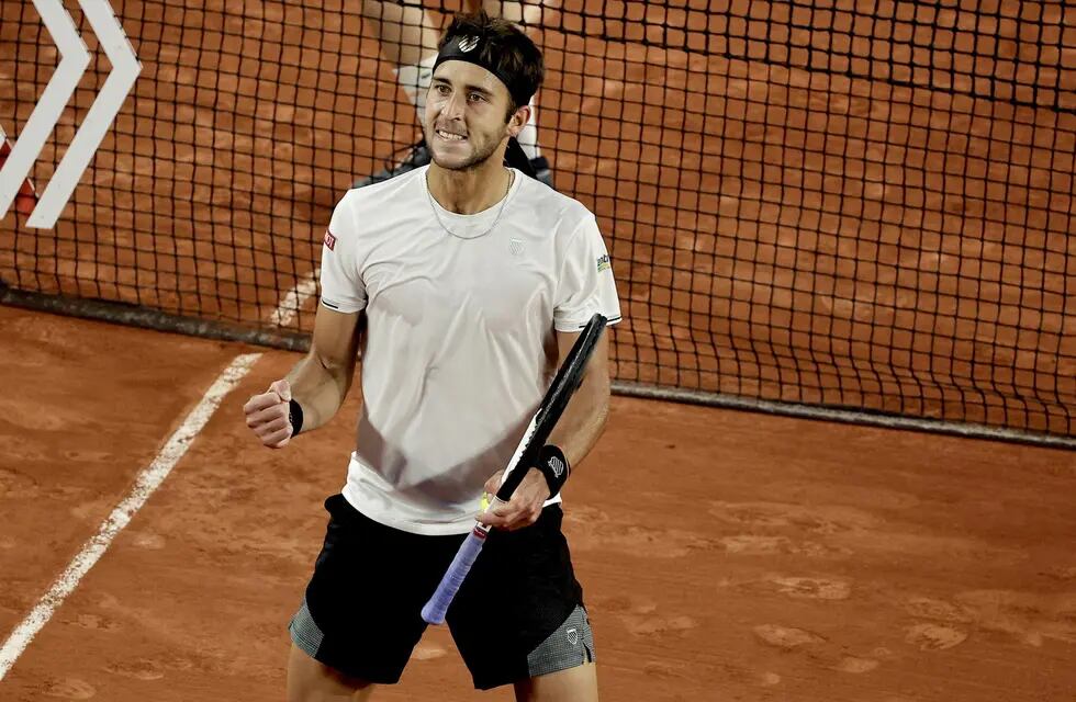 Tomás Etcheverri se clasificó a los cuartos de final de Roland Garros.