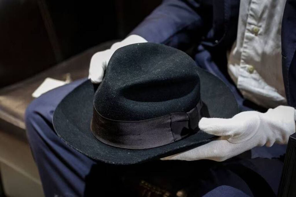El icónico sombrero de Michael Jackson, uno de los objetos más caros del artista.