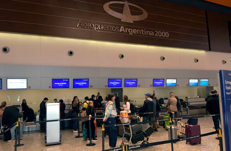 Aeropuertos Argentina 2000 ofrece empleo en  la terminal aérea ubicada en la provincia de Mendoza.
Foto: Orlando Pelichotti / Los Andes