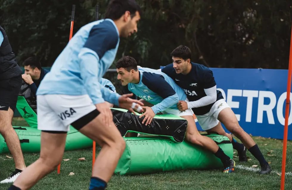 Rodrigo Isgró y Santiago Carreras participan del entrenamiento previo al partido ante Nueva Zelanda por el Rugby Championship 2023. (Prensa UAR)