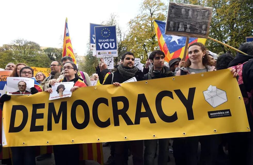 Rajoy pidió recuperar con el voto la  “Cataluña de todos” 
