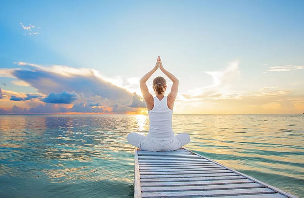 Reducir el estrés, mejorar la salud, practicar la calma y serenidad son varios de los motivos que llevan a la práctica del yoga.