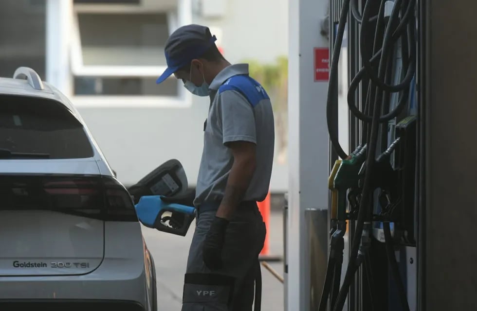 YPF aplicó aumentos en el precio de sus combustibles (Ignacio Blanco / Los Andes)