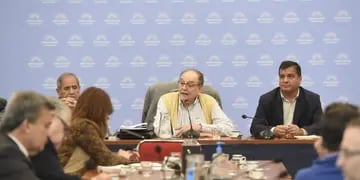 Carlos Heller al encabezar la reunión de la Comisión de Presupuesto