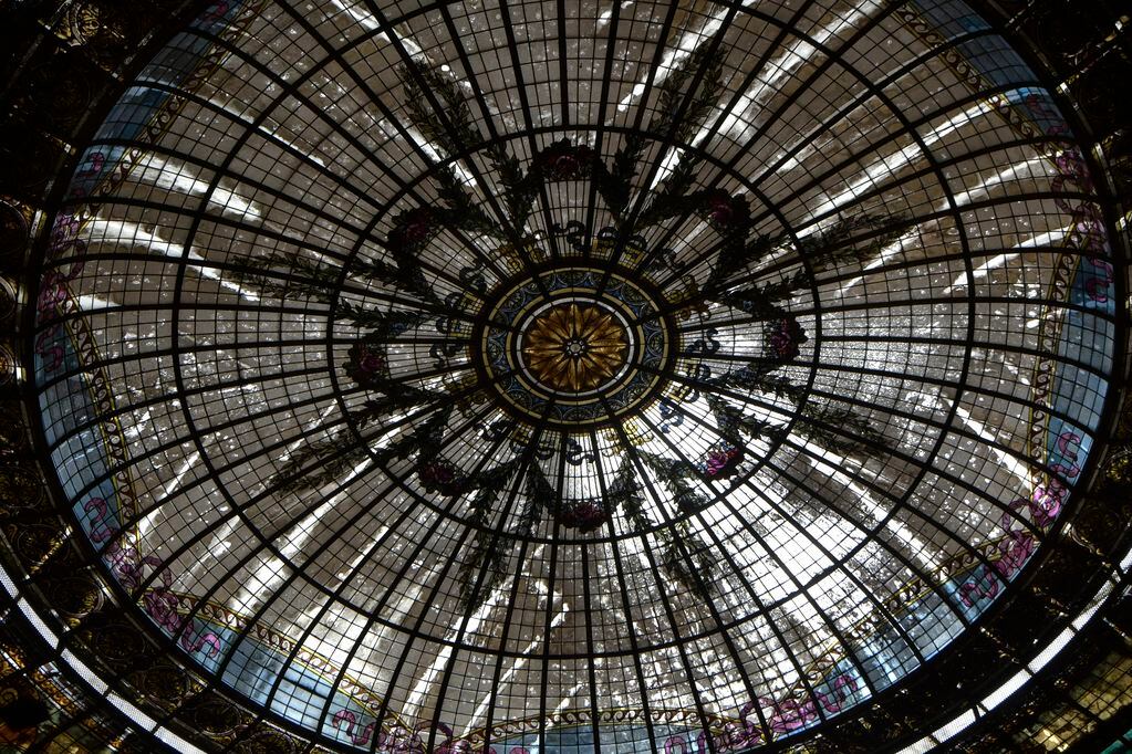 Detalle de la imponente cúpula central que está siendo restaurada por estos días. Foto:  Orlando Pelichotti/ Los Andes