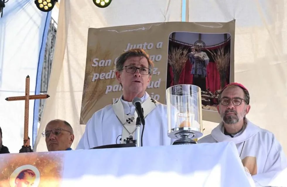 El arzobispo Jorge Ignacio García Cuerva durante su primera homilía. Foto: Leo Vaca / Télam