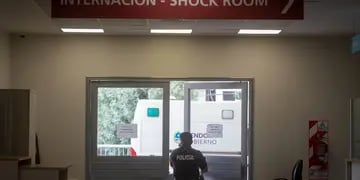 Policía en hospital Central de Mendoza