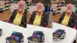 Un tiktoker compartió un video de un escritor que vendía su libro en un supermercado y se convirtió en best-seller