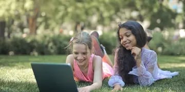 Cinco razones por las que los niños deben aprender tecnología en verano