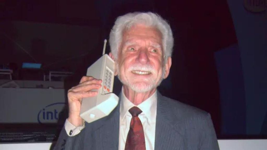 Martin Cooper el creador del primer teléfono celular. Foto: Web.