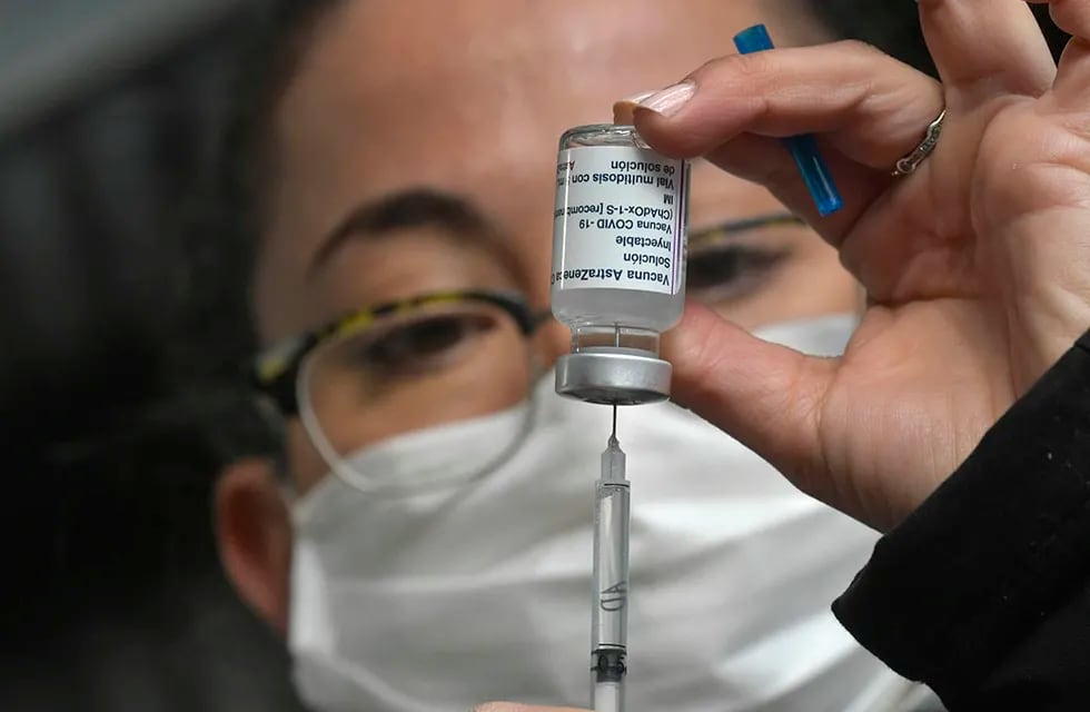 La vacuna del laboratorio AstraZeneca dejará de comercializarse en todo el mundo a partir de los próximos meses. Foto: Los Andes