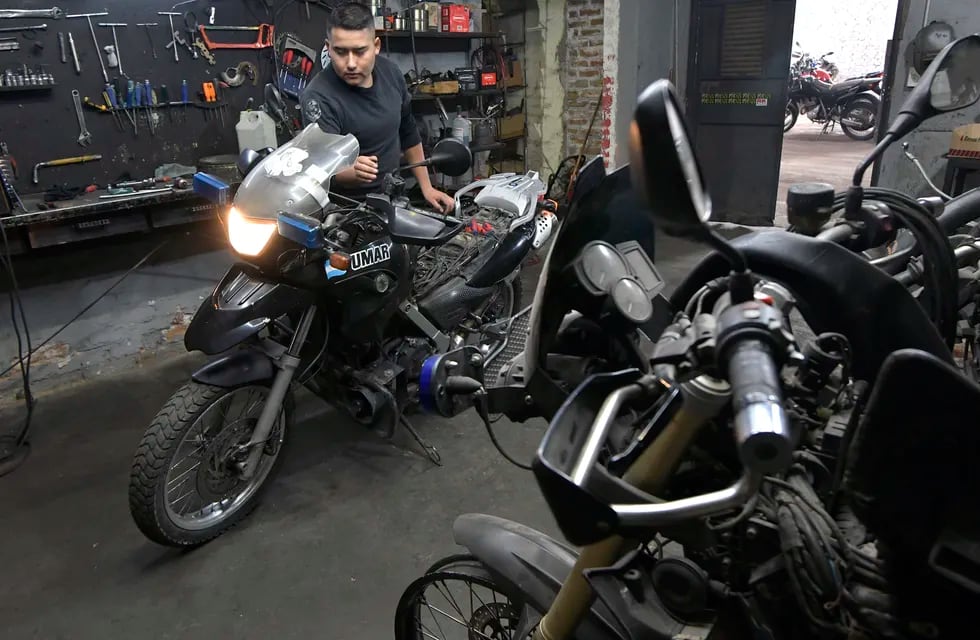 El Gobierno busca comprar 40 motos de alta y baja cilindrada, con una inversión que rondará los $144 millones.  Foto: Orlando Pelichotti / Los Andes