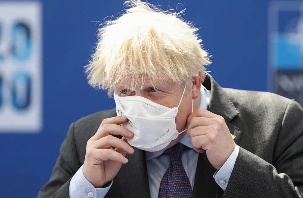 El primer ministro del Reino Unido, Boris Johnson, en el centro de la polémica por una reunión grupal en la residencia oficial y en pleno confinamiento estricto.