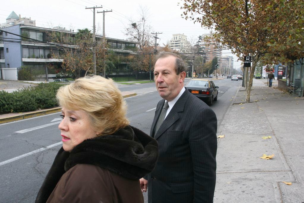 2007. El financista y prófugo de la Justicia Argentina Max Gregorcic junto a su esposa Patricia Möller en Chile.