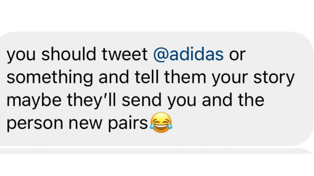 Varios usuarios ahora le piden a Adidas que le regale una zapatillas nuevas a la joven.