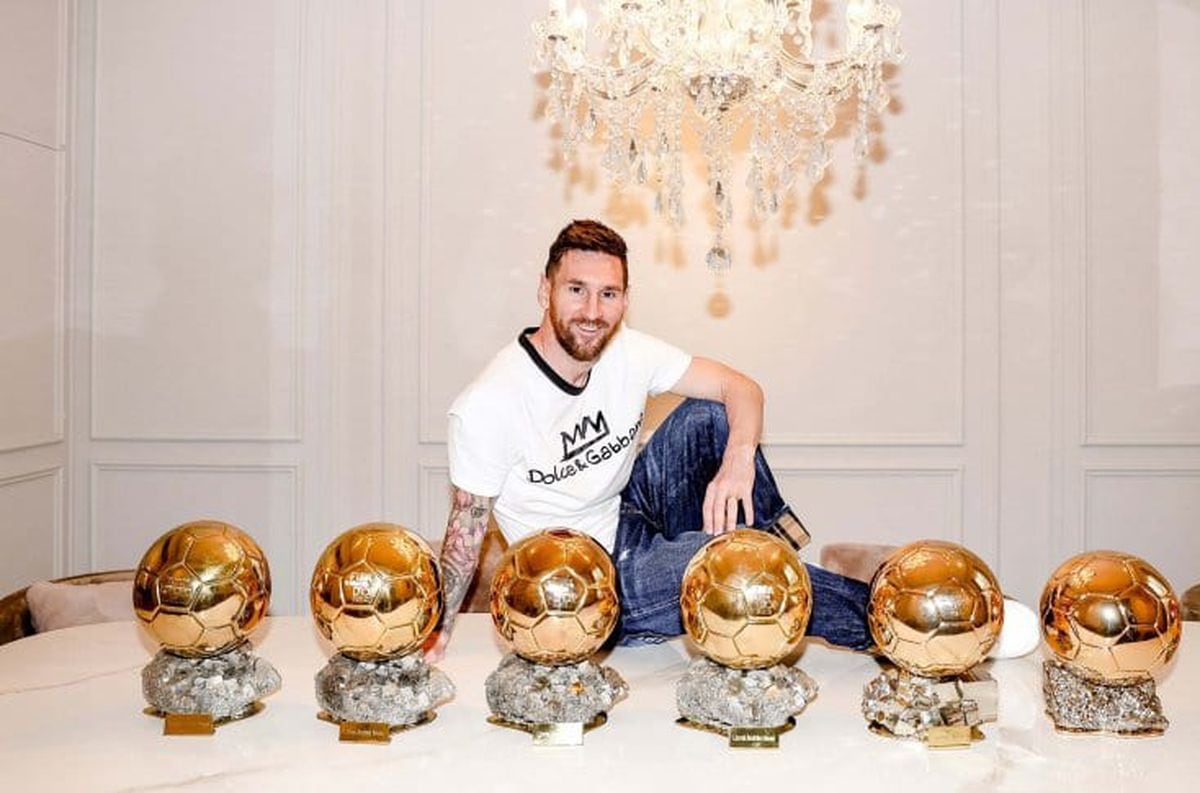 Lionel Messi y sus siete balones de oro. Este año, quedó afuera de la competencia. / Gentileza.