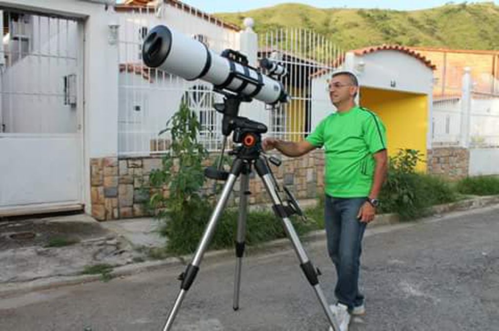 Jesús José López Abilahoud se instaló en Mendoza y es aficionado a la astronomía.