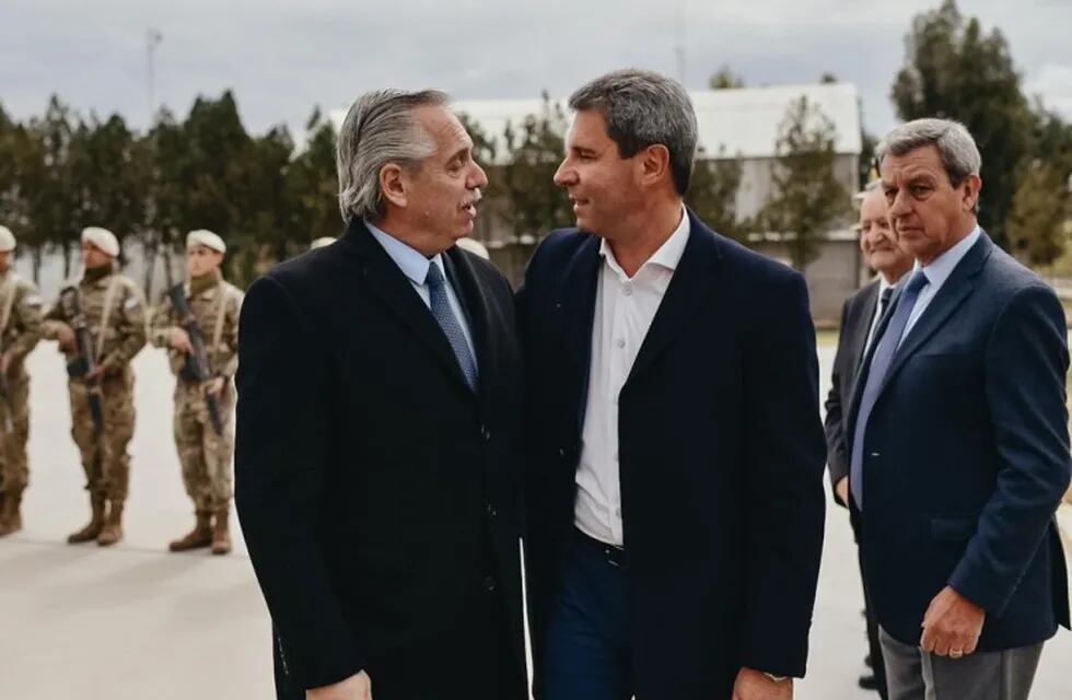 El gobernador Sergio Uñac recibiendo al presidente Alberto Fernández.