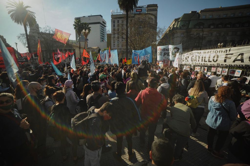 Manifestantes se concentraron en las inmediaciones de la Plaza de Mayo para pedir justicia por Facundo Astudillo Castro y contra los casos de "gatillo fácil".
