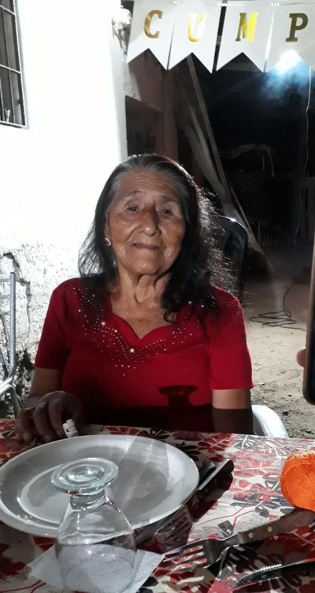 Julia, la mujer de 107 años más querida de Coquimbito, necesita una pieza para poder vivir. Foto: Gentileza Norma Churquina.