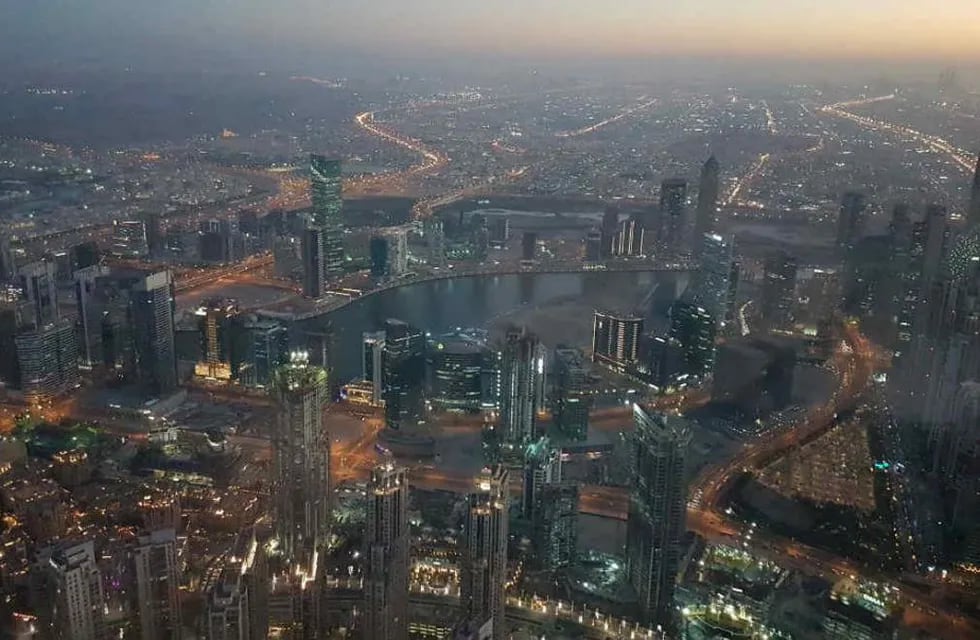 Dubai es el segundo más grande de los Emiratos Árabes Unidos, después de Abu Dabi. Está en el Golfo Pérsico, entre Sharjah y Abu Dhabi. (Flavia Soltys)