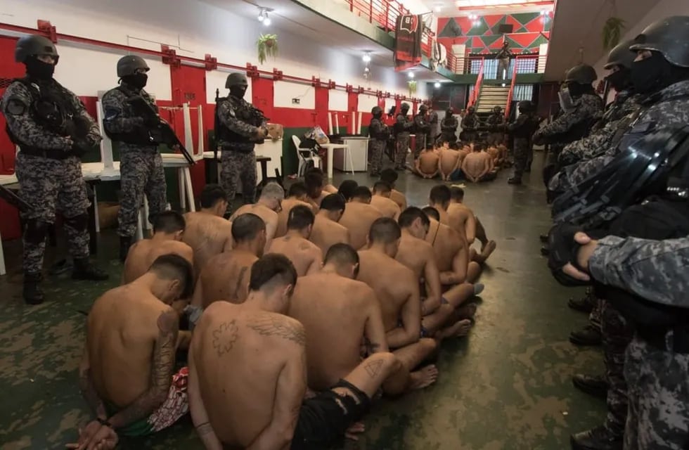 El Gobierno provincial incautó en tres meses cerca de 1800 celulares en los complejos penitenciarios de la provincia. Foto Clarín