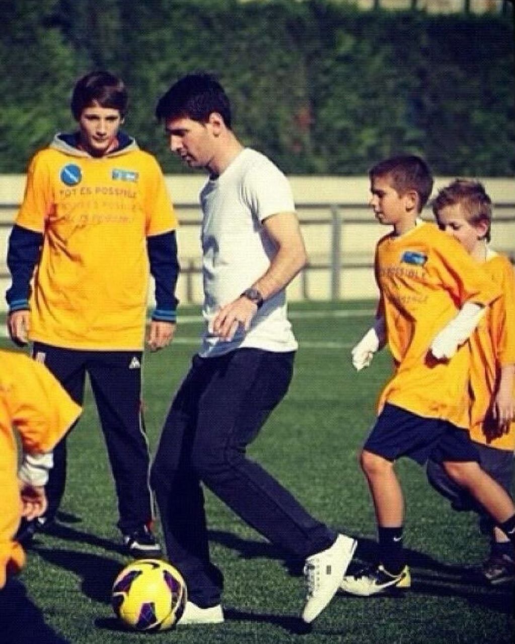 Chris Hegardt de niño junto a Messi