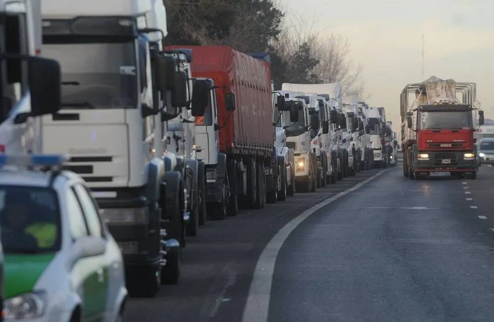 Camioneros exige una suba del 35% y anunció un paro nacional para el 4 de junio 