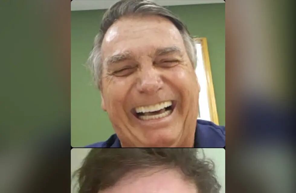 La imagen que compartió Bolsonaro sobre su videollamada con Milei y Eduardo Bolsonaro, su hijo y también diputado. (Twitter)