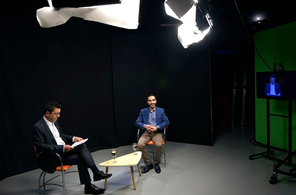 Néstor Sampirirsi entrevistó a Damián Ortiz, profesor de matemática ganador concurso Docentes que inspiran 2022. Foto: Orlando Pelichotti 