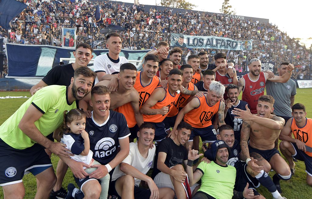 Independiente Rivadavia le ganó al Deportivo Maipú y jugará la final por el primer ascenso. 
Foto: Orlando Pelichotti