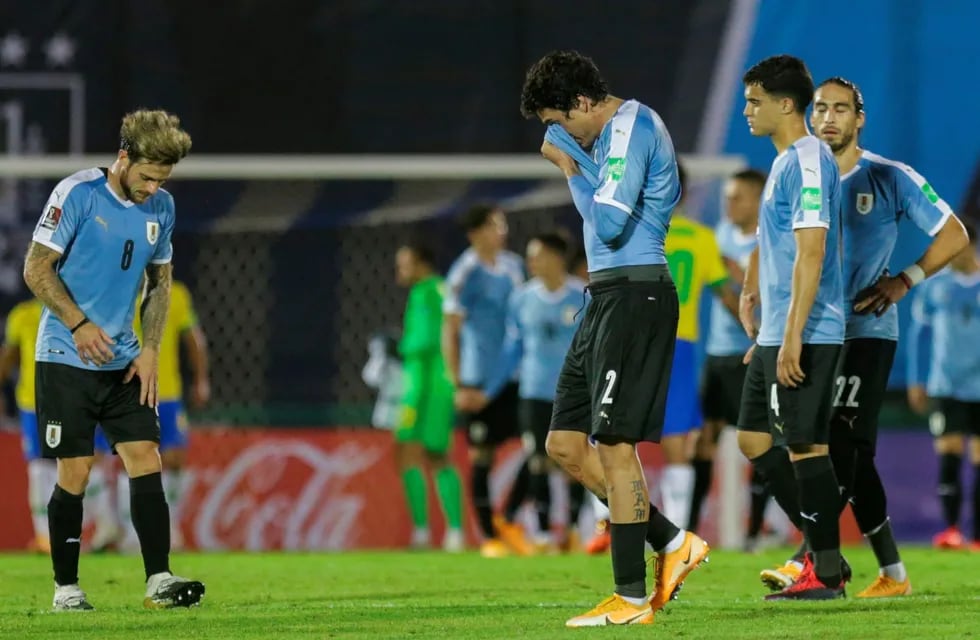 La Celeste no pudo de local y cayó ante Brasil, líder de las Eliminatorias. / AFP
